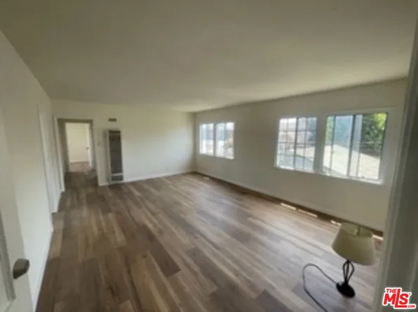 735 W Imperial Hwy, Los Angeles, CA 90044