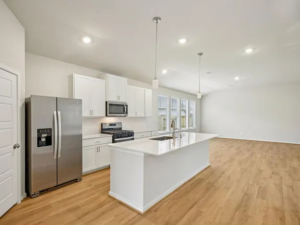 5921 Mockingbird Lodge Ln, Pearland, TX 77584