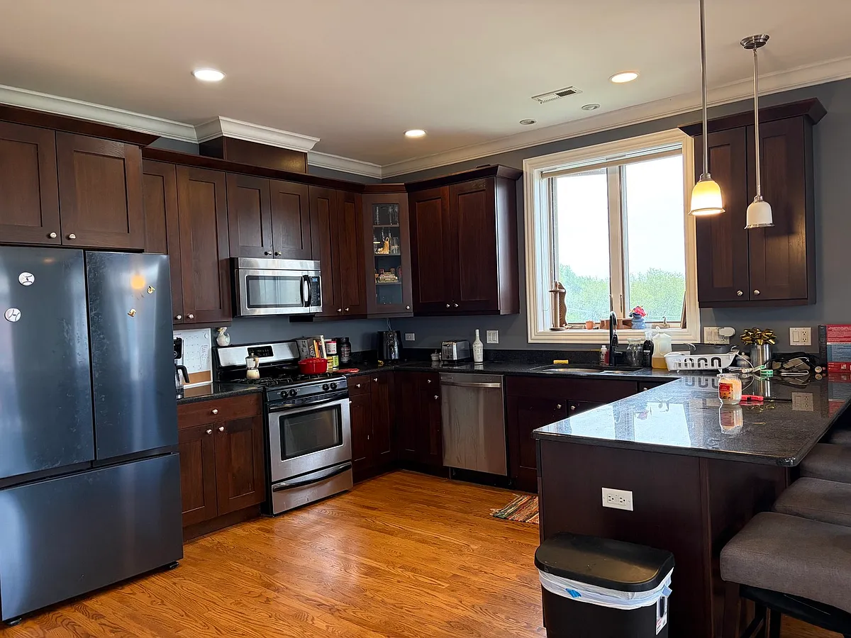 Building Photo - 3465 S Lituanica Ave #3