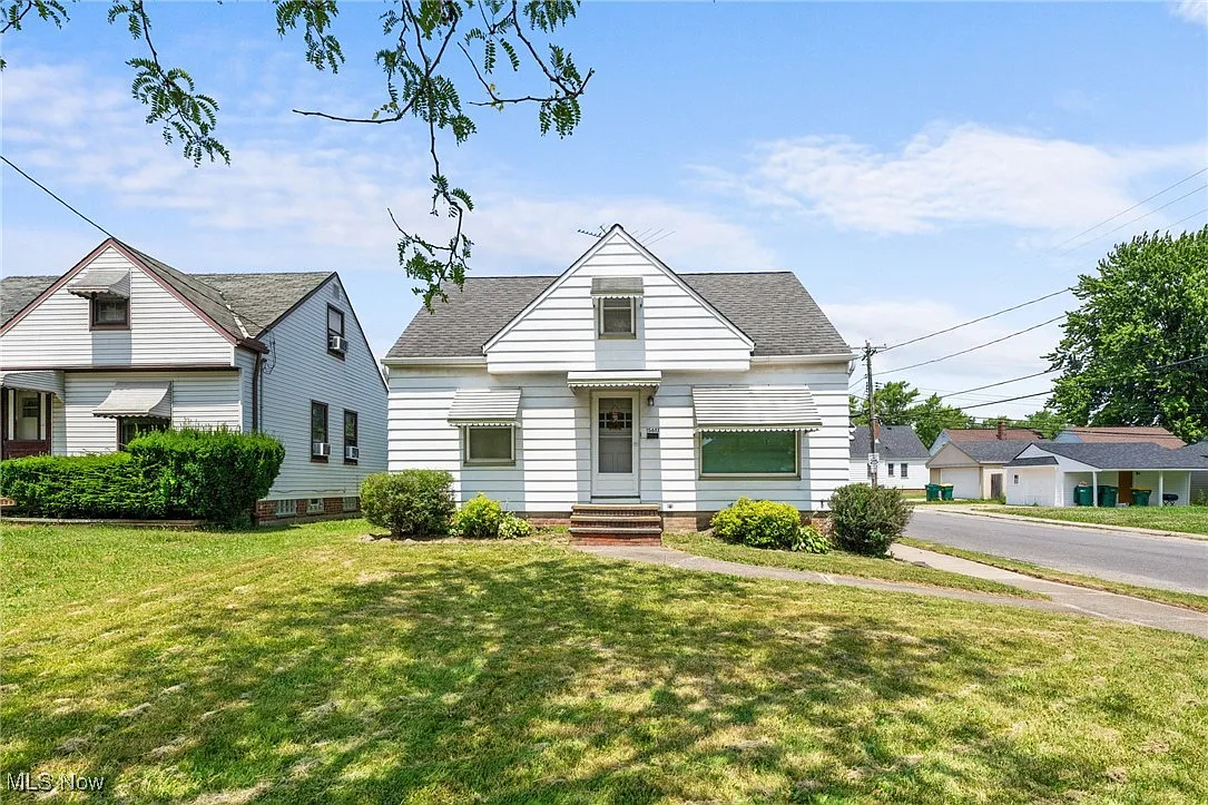 15617 Rockside Rd photo 1