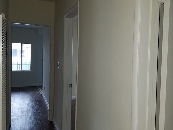 3rd image of 3965 1/2 S Harvard Blvd