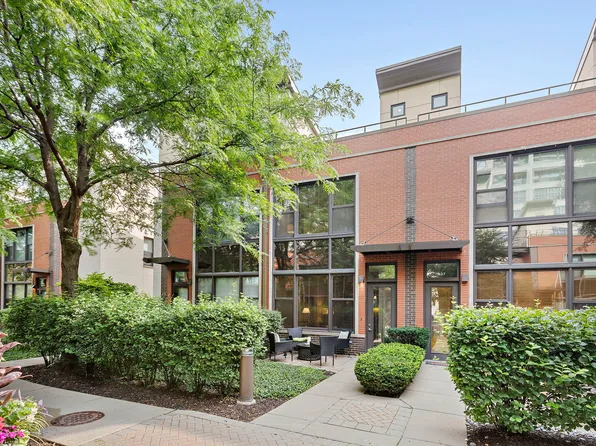 939 N Howe St, Chicago, IL 60610