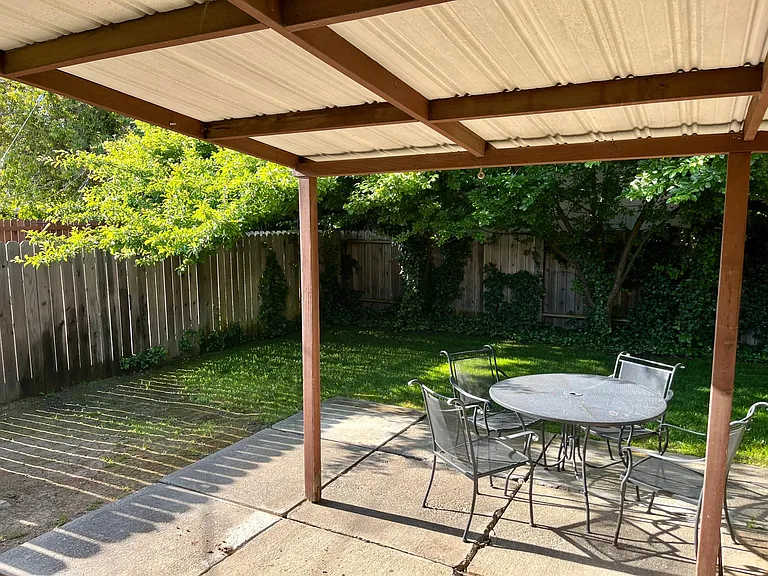 511 W Gibson Rd — Photo 5