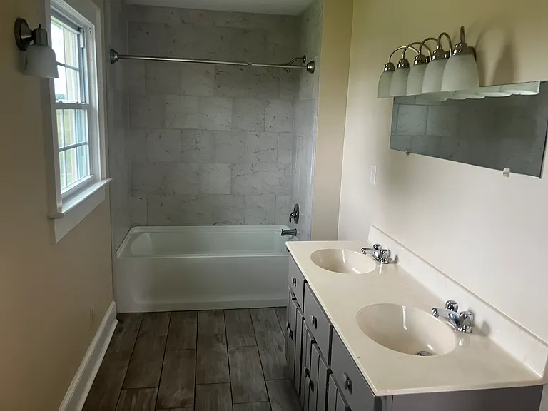 Green Meadows Ln — Photo 18