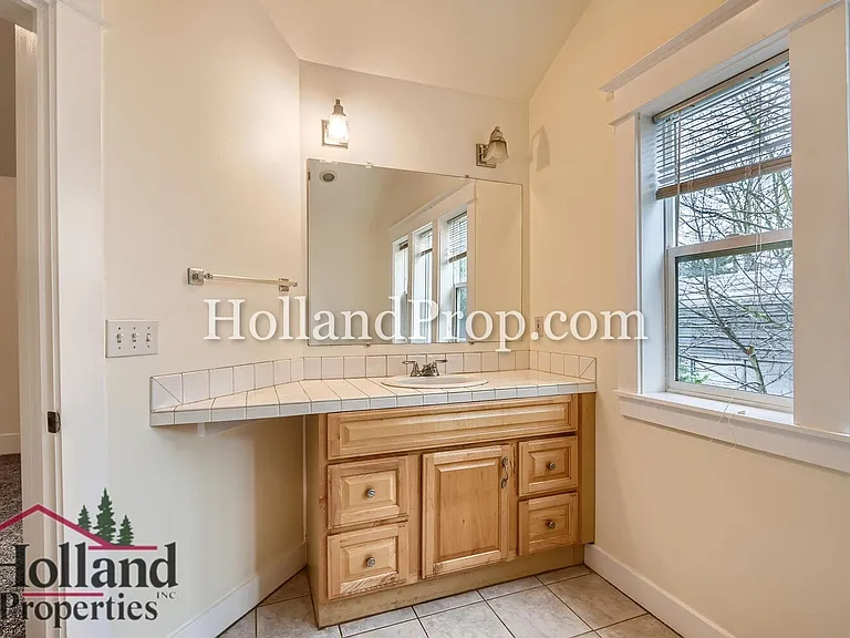 3228 SE Filbert St — Photo 16