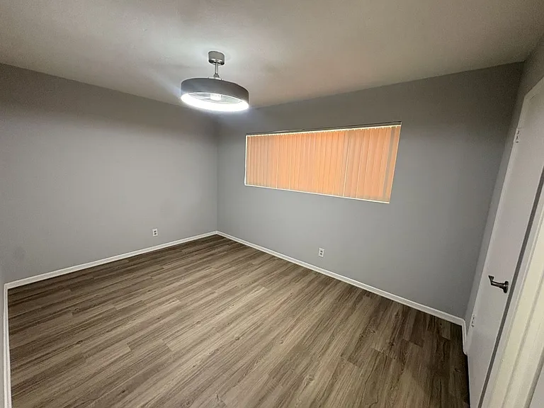 5945 Cloverly Apts — Photo 15