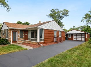 2402 Robin Ln, Rolling Meadows, IL 60008