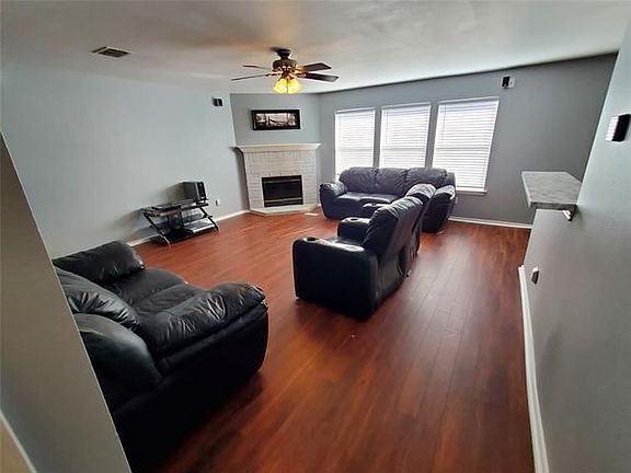 4th image of 2621 Lookout Dr