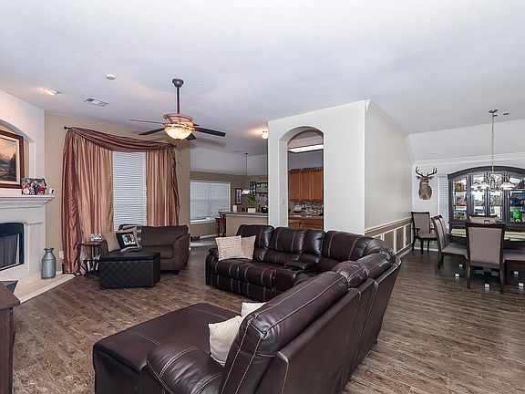 4th image of 2802 Crestmont Dr