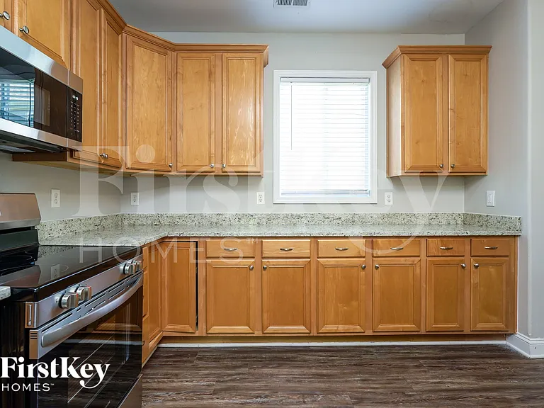 221 Bridgewater Dr — Photo 7
