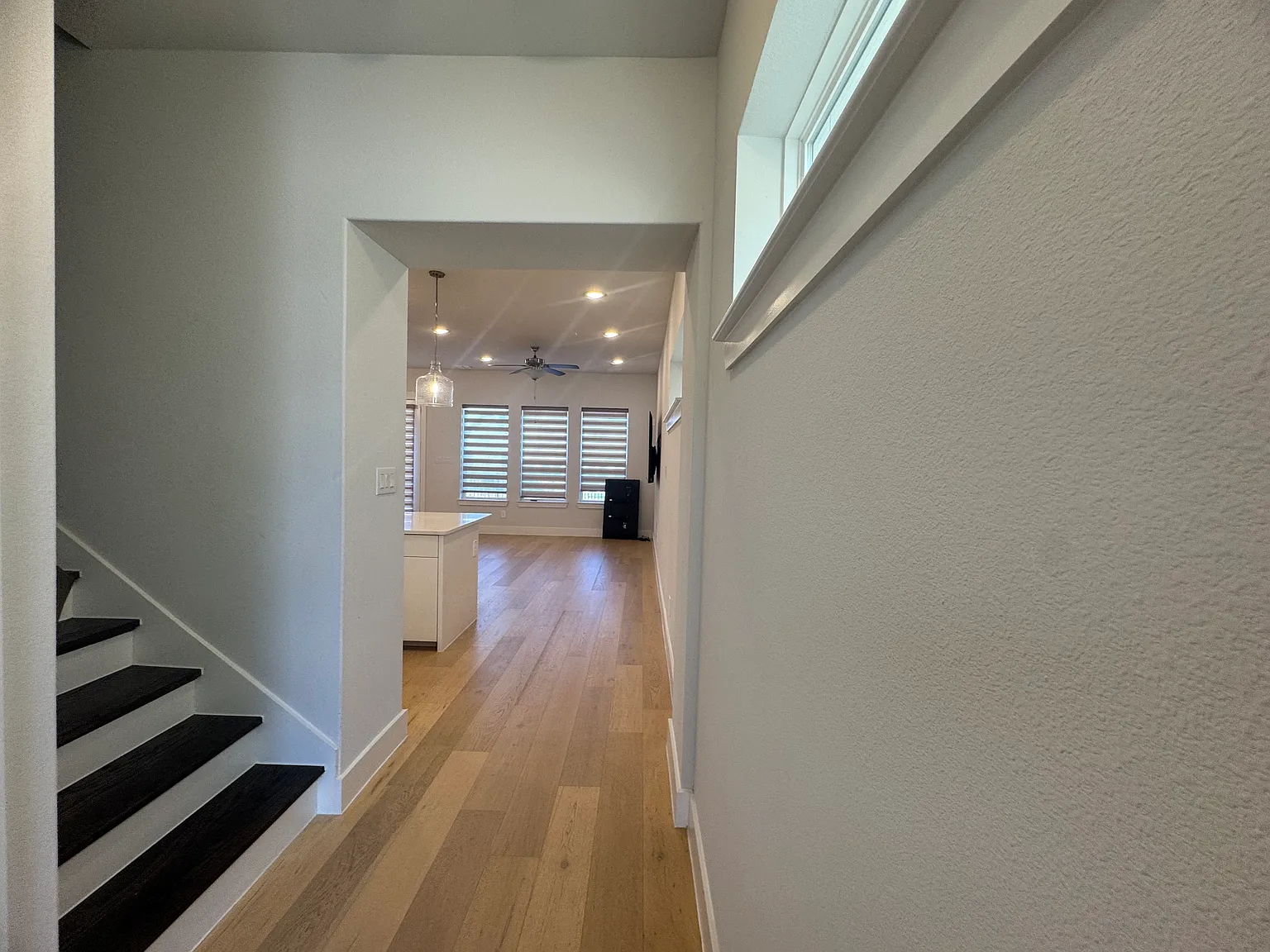 3 bed, 1882 sqft, $3,500 — Photo 2