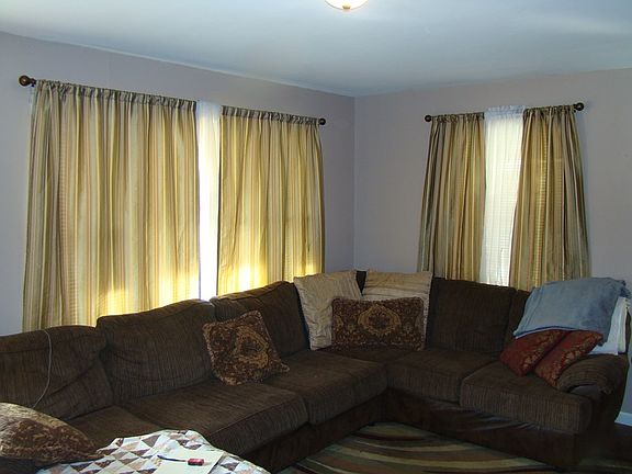 3rd image of 402 Franklin Dr