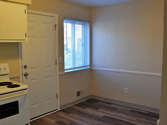 3rd image of 1182 Sanborn Pl APT B