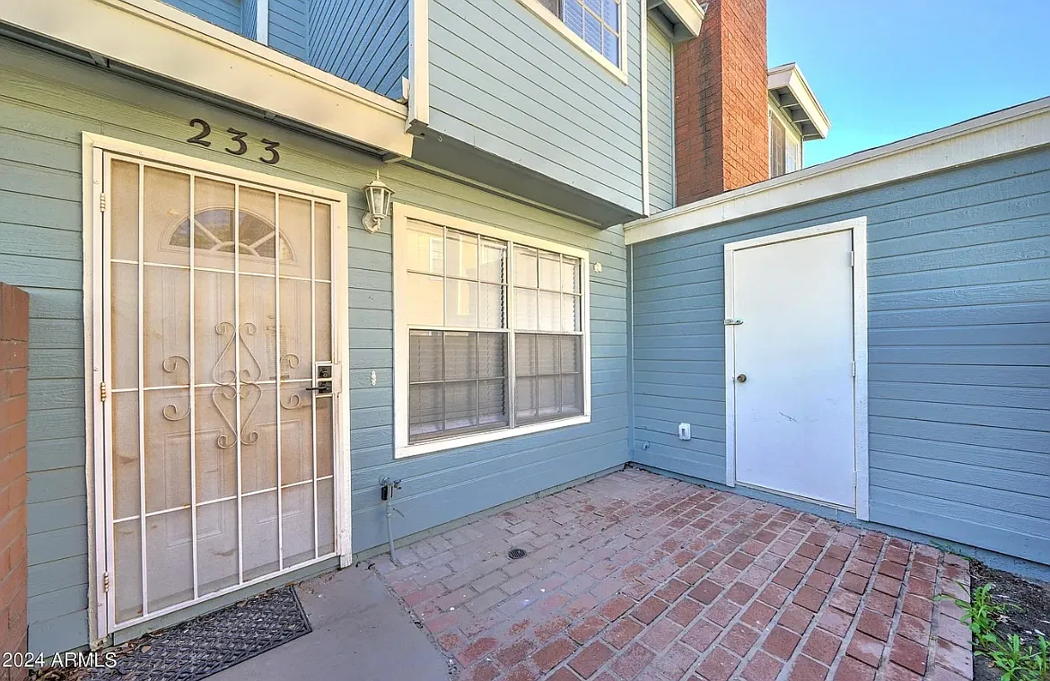 2 bed, 944 sqft, $2,300 — Photo 2