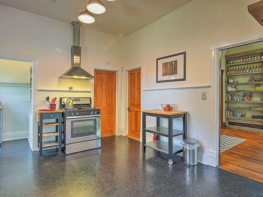 2 bed, 1196 sqft, $2,700 — Photo 2
