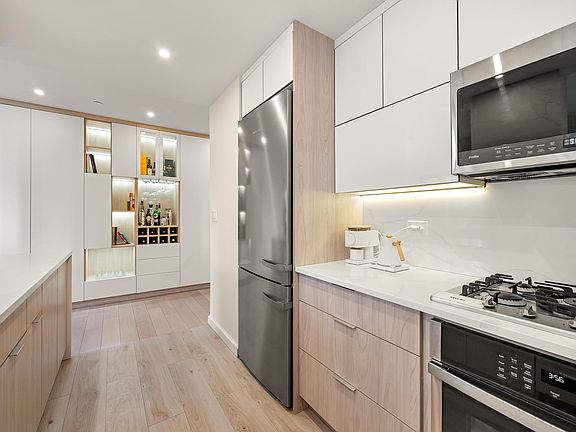 5th image of 425 5th Ave APT 33D