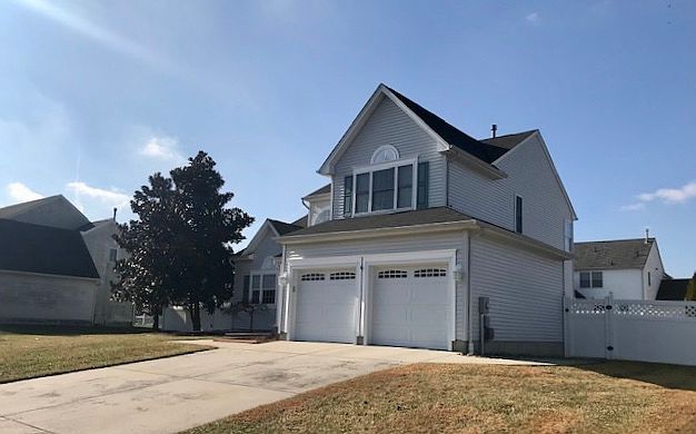 2nd image of 311 Pond Rd