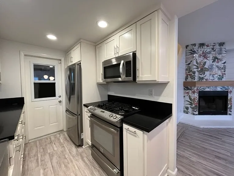 4927 Brighton Ave — Photo 3