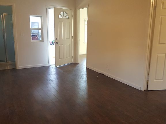 2nd image of 1471 W 36th Pl