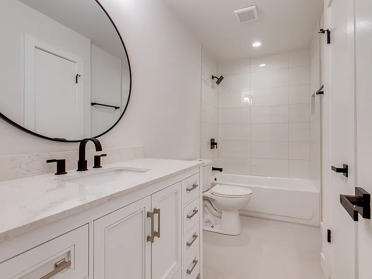 5014 Roundtable Ln — Photo 1