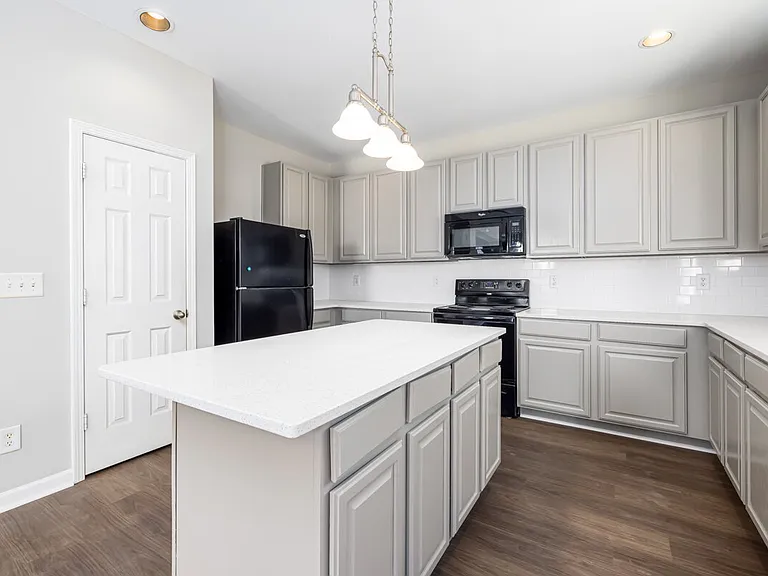 3030 Remington Oaks Cir — Photo 16