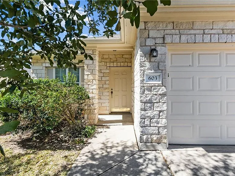 603 Wiley St — Photo 2