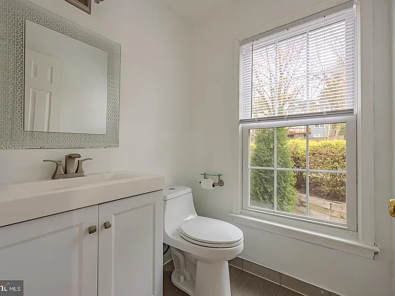 8200 Maple Ridge Ave — Photo 9