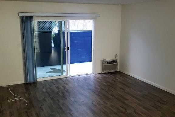 2nd image of 11030 Moorpark St APT 8