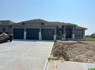 5415 Kestrel Pkwy, Elkhorn, NE 68022