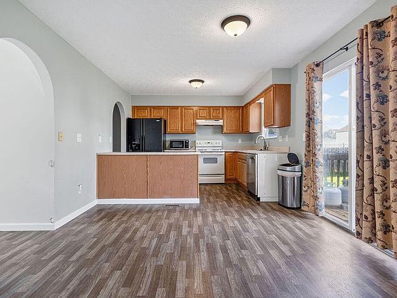 5th image of 1049 Legacy Ln SW