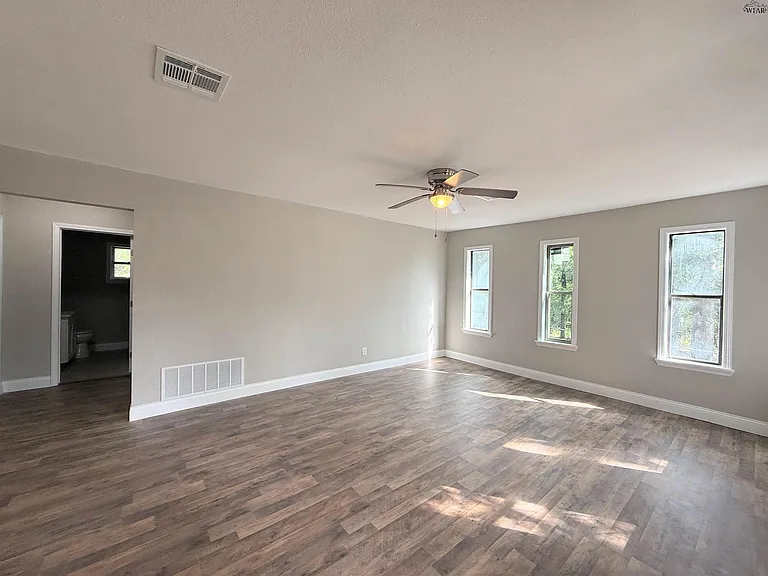 104 Sandy Ln — Photo 8
