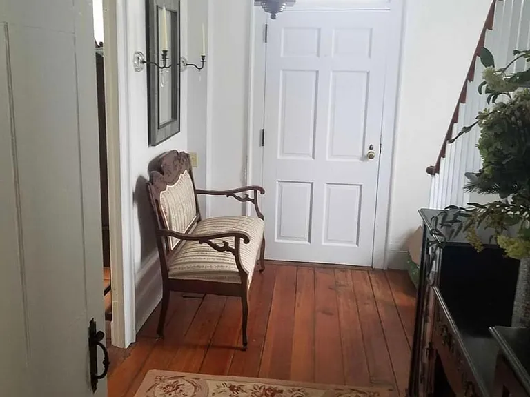 18 Town House Rd — Photo 3