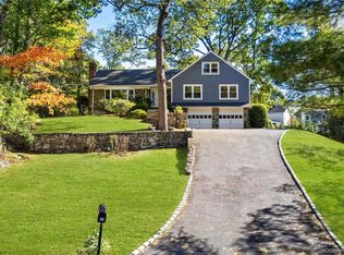 17 Leatherstocking Lane, Mamaroneck, NY 10543