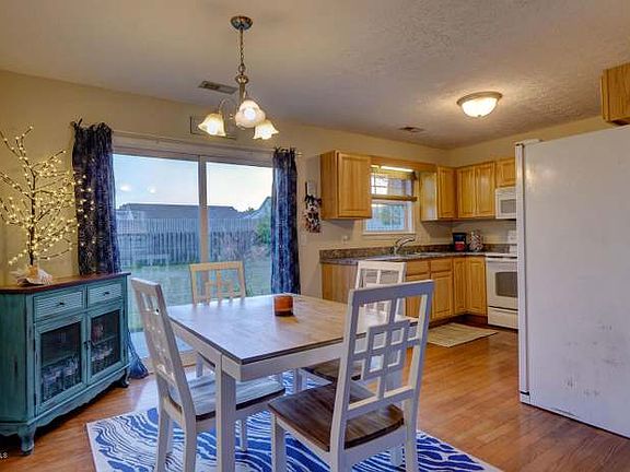 3rd image of 309 Rose Bud Ln