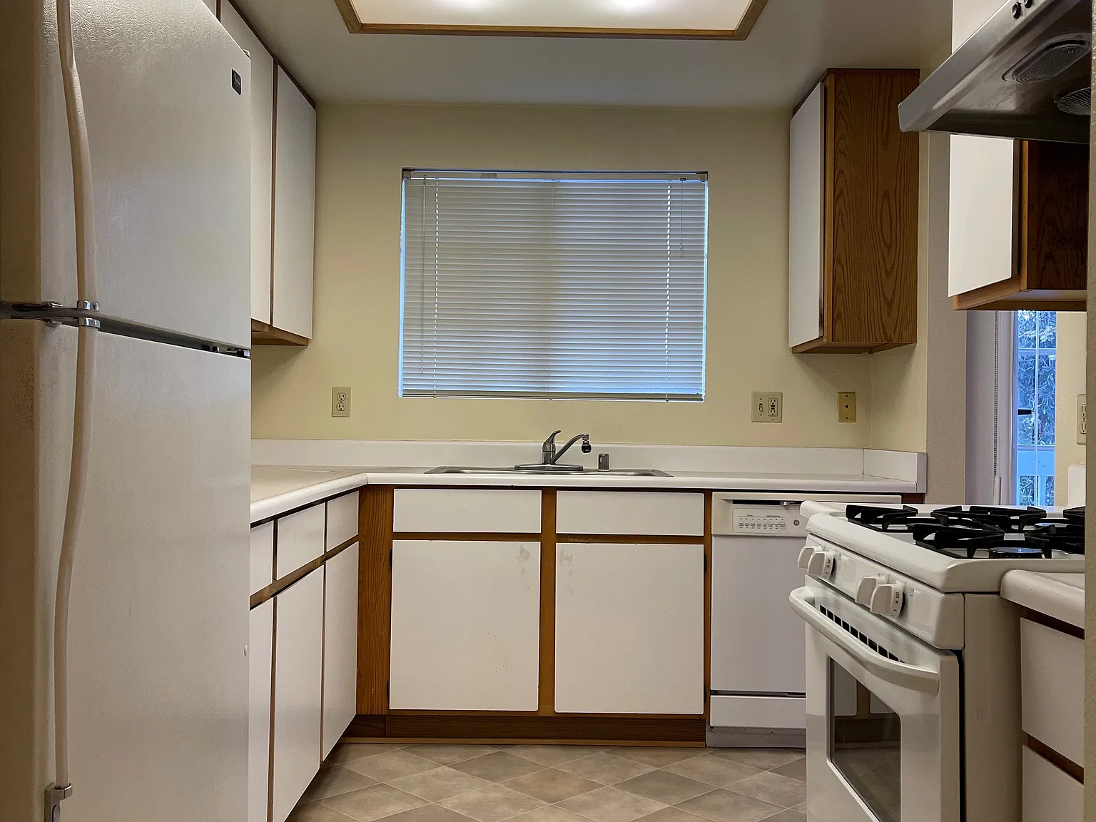 2 bed, 935 sqft, $2,900 — Photo 2