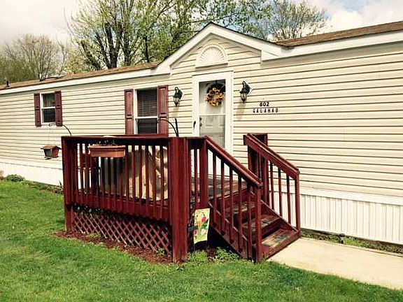 2nd image of 802 Galahad Cir