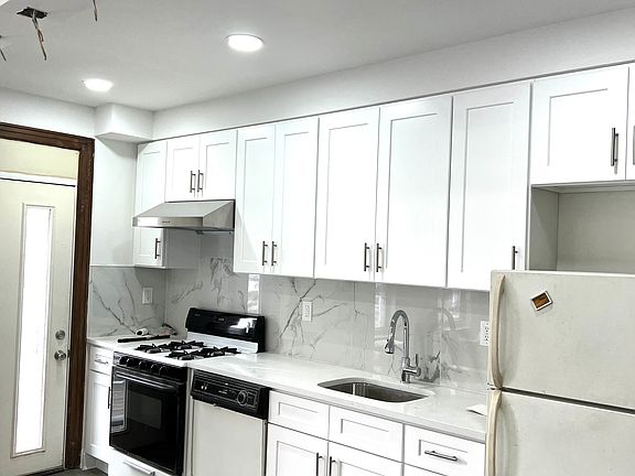 2nd image of 1955 E 28th St #1