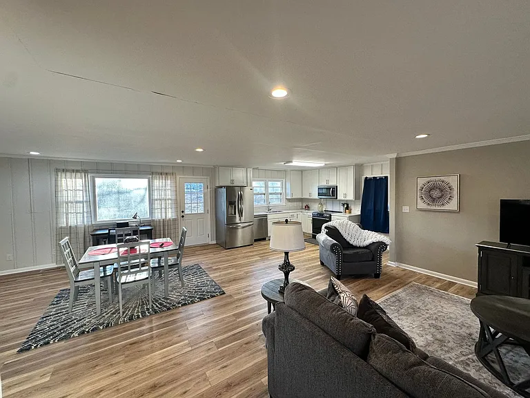 102 Highland Dr — Photo 3