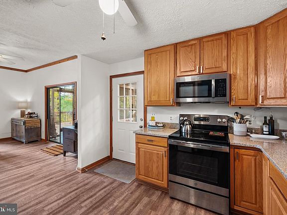 3rd image of 278 Wintergreen Way