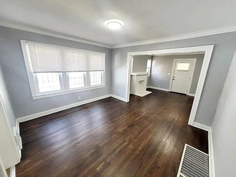 5248 Euclid Ave — Photo 10