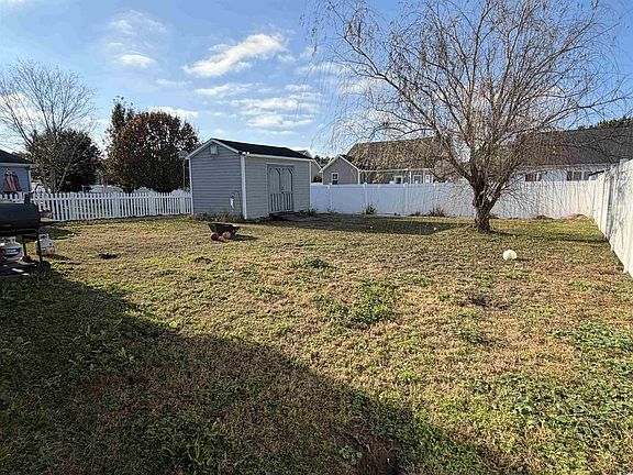 3rd image of 417 Cassian Way