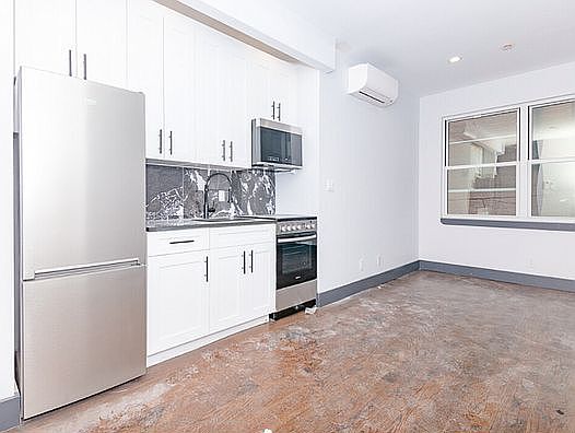 1st image of 2107 Regent Pl #4