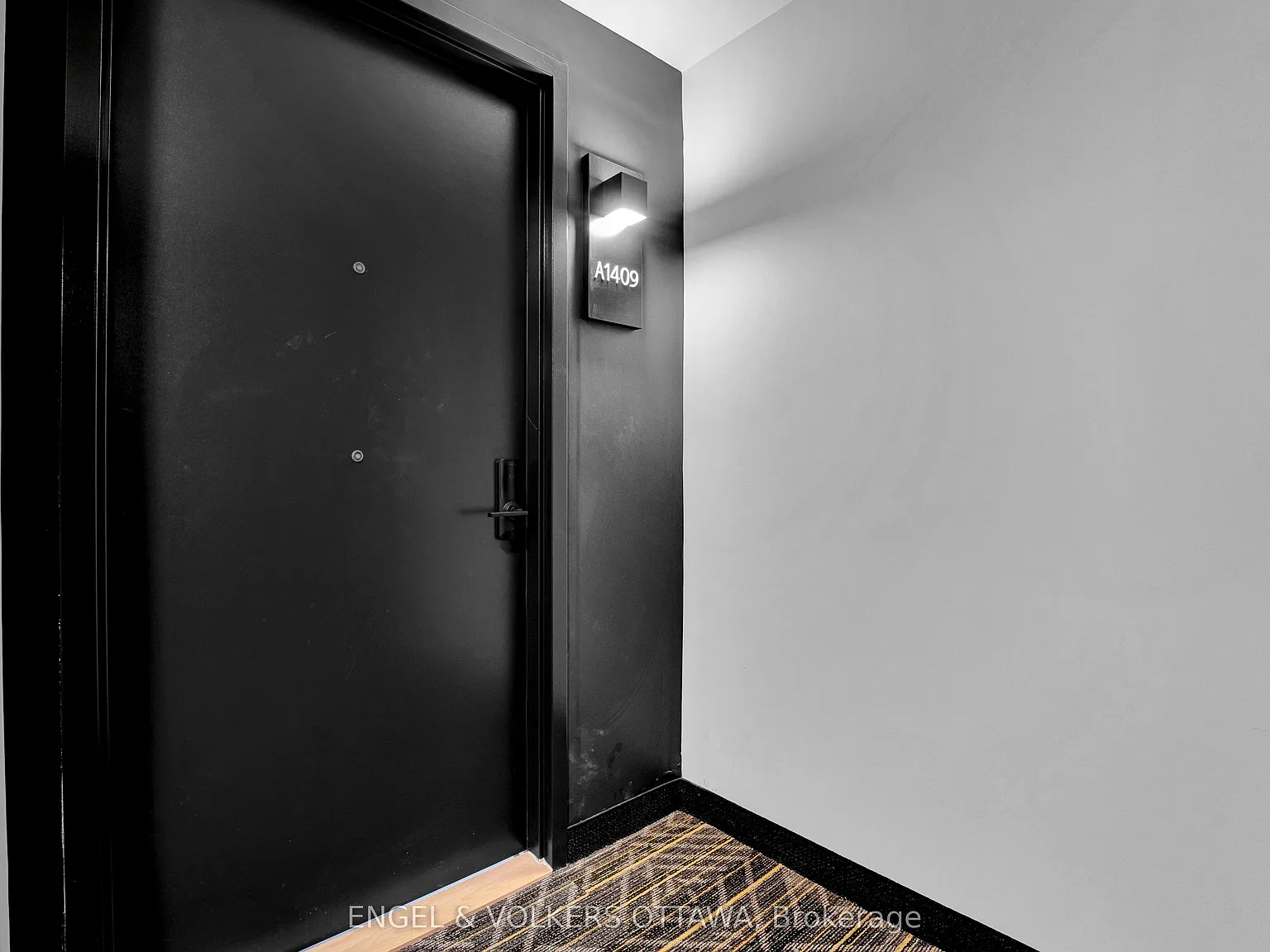 1655 Carling Ave — Photo 2