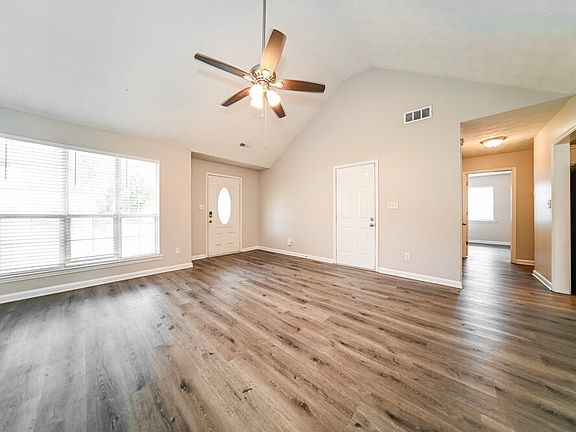 4th image of 642 Beaver Run Trce