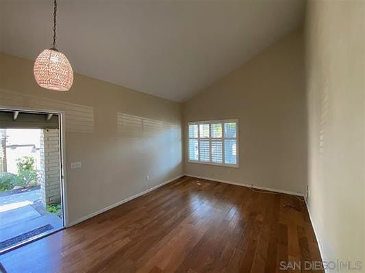 2nd image of 5037 La Cuenta Dr