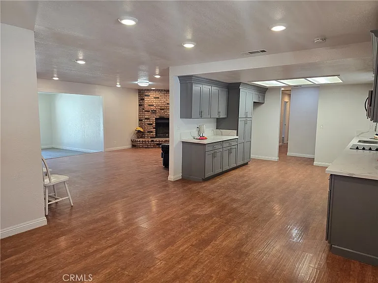 7215 Lyons Ave — Photo 12