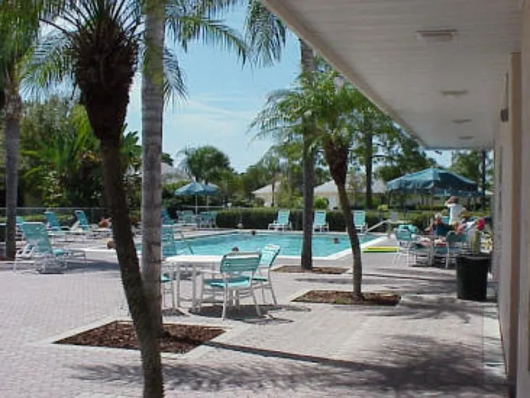 Seashore Cir — Photo 37
