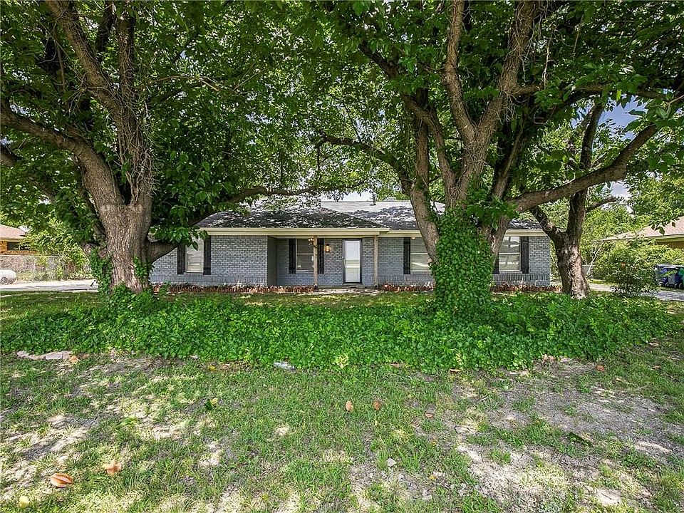 1st image of 608 Laurence Dr