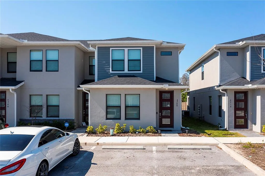 4 bed, 3.5 bath, 1721 sqft, $2,300 — Photo 1