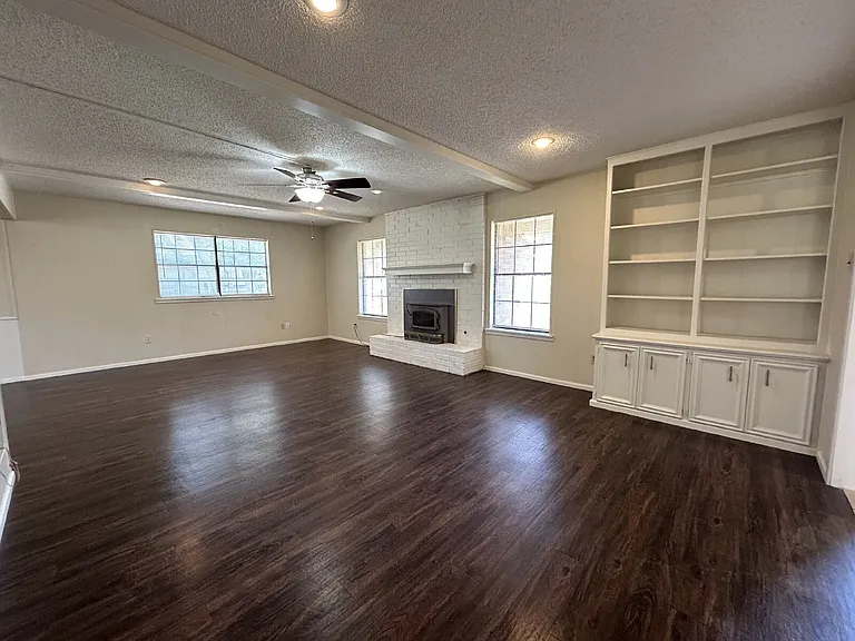 5302 22nd St — Photo 3
